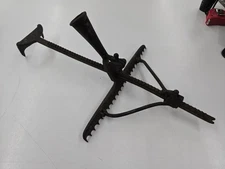 Antique Hinkle Cast Iron Carpet Stretcher In Working Condition 