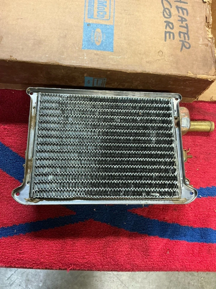 Núcleo calefactor Ford Thunderbird 1961-62 C2SZ-18476-B nuevo de lote Foto 4 de 4