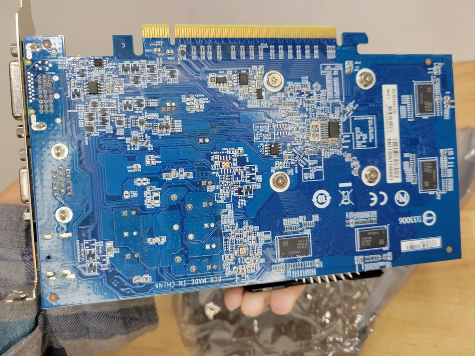 Gigabyte R7 240 (GV-R724OC-2GI) 2GB / 2GB Video Card - Image 4 of 4