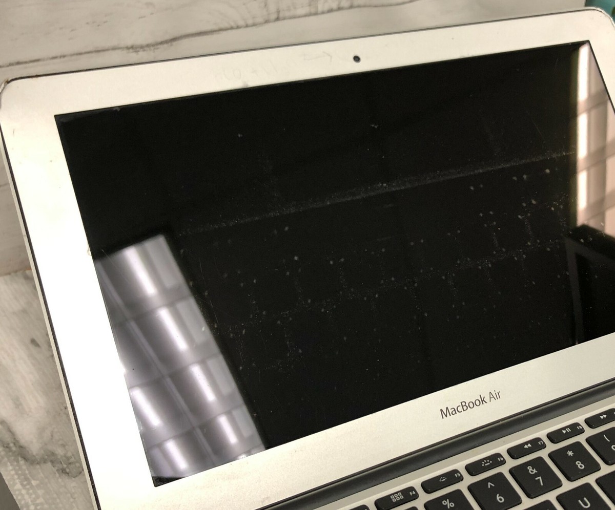 DENTS-Apple MacBook Air 11-Inch Mid 2011 i5 1.6GHz 4GB RAM