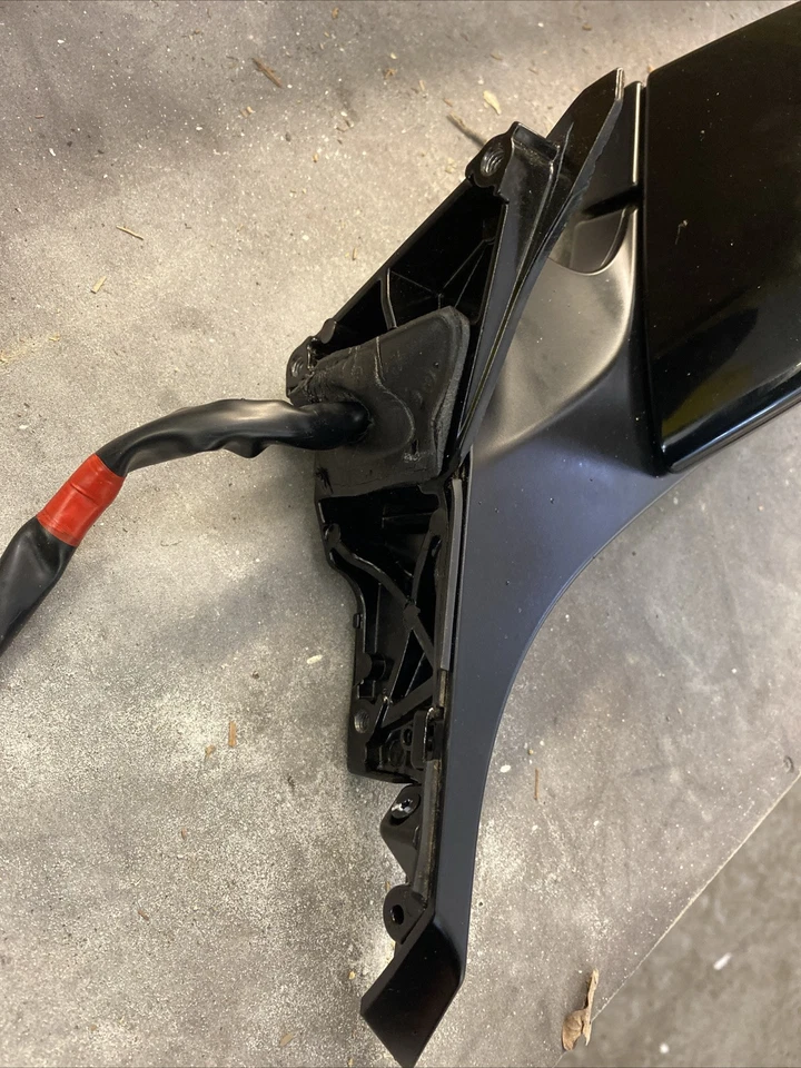 Espejo retrovisor lateral cercano Tesla Model 3 2024 (vidrio roto) Foto 3 de 4