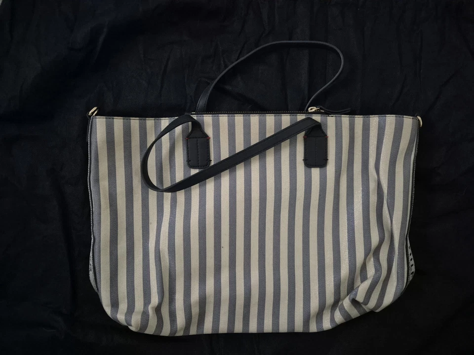 Tommy Hilfiger Navy & Cream Stripe Tote Bag + Dust Bag – Large – Gold Hardware - Image 2 of 4