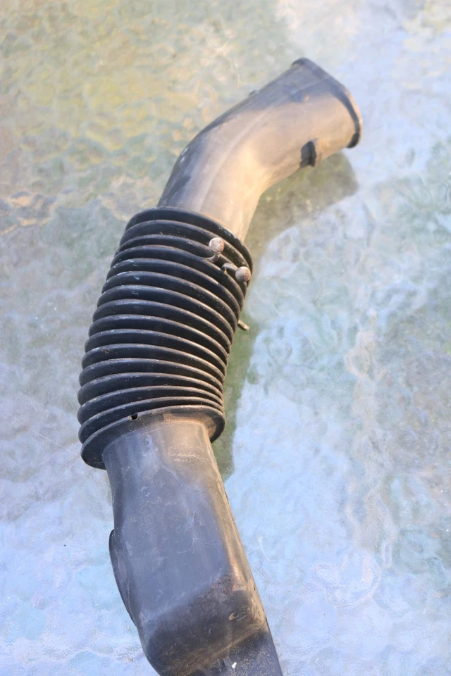 Tubo de admisión de aire de carburador Nissan 720 plástico y tubo Datsun 720 Z24 Z22 OEM RARO Foto 2 de 4