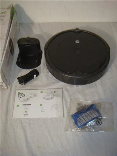 IROBOT 694 ROOMBA ROBOT VACUUM WITH CHARGER