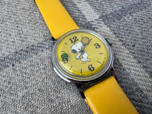 1970s Timex Snoopy Tennis Yellow MYSTERY BALL Mechanical Watch - Vintage working