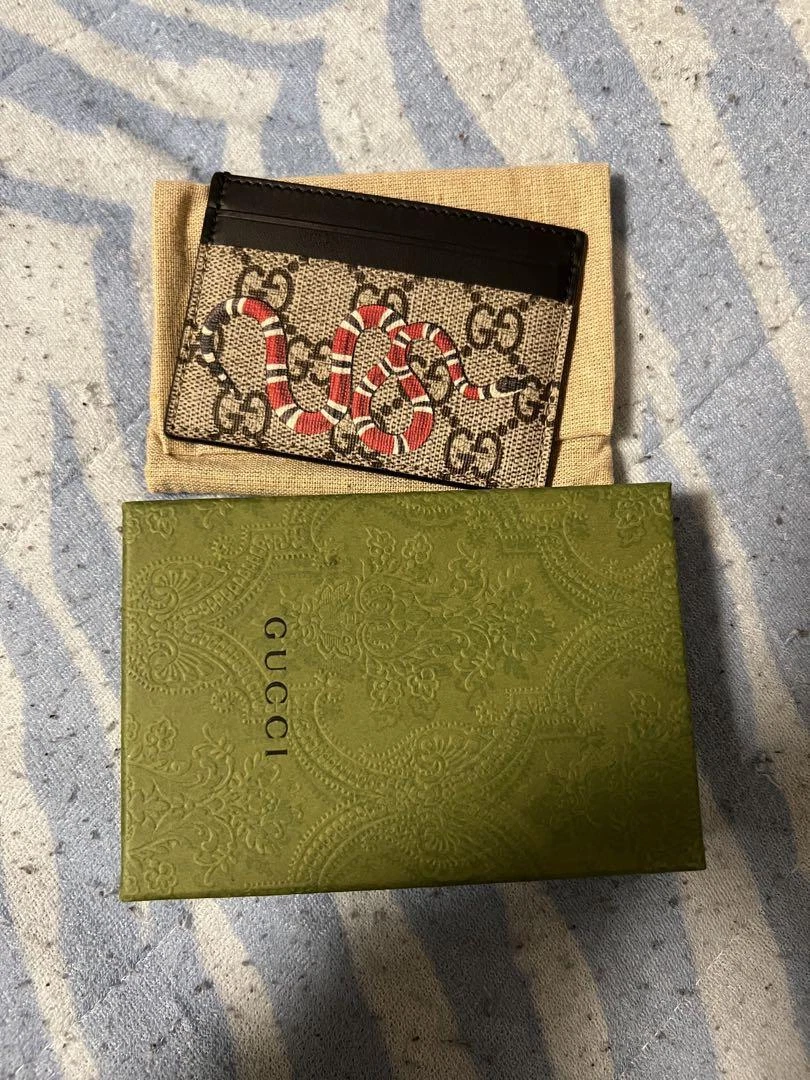 Gucci kingsnake print clearance gg supreme card case