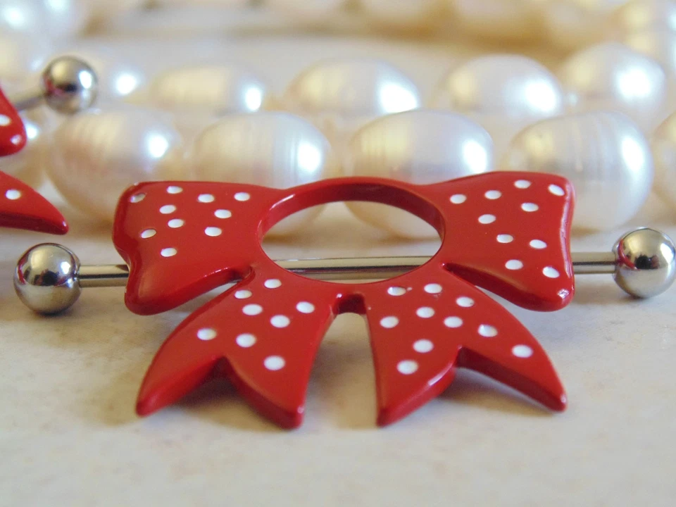 Escudo/anillo pezón lazo lunares rojo. Foto 2 de 4
