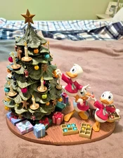 WDCC DISNEY MICKEY'S CHRISTMAS CAROL DONALD'S NEPHEWS HOLIDAY HELPERS