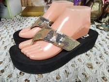 Yellow Box Womens Megawatt Sequin Thong Flip Flops Wedge Sandals Camo Sz 9