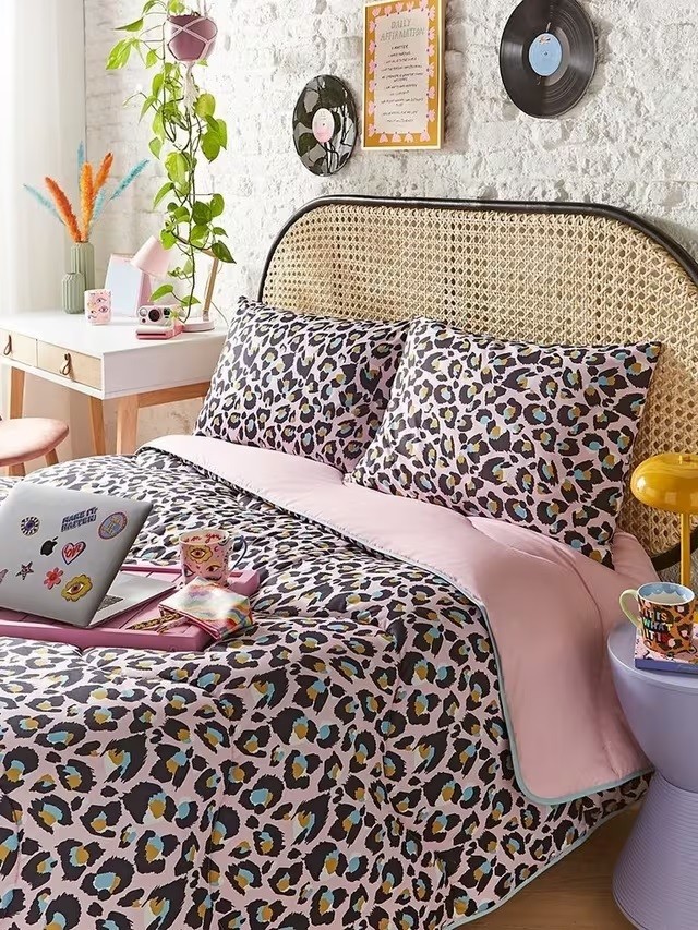 Eleanor Bowmer Pink Leopard Duvet & Pillowcase Set 10.5 Tog - King Size {Marked}