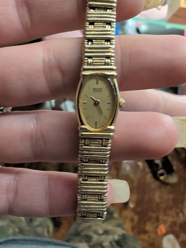 Ladies Quartz Seiko Watch 1E20-5179 / 564818 Gold Tone , Needs Battery, As Is.
