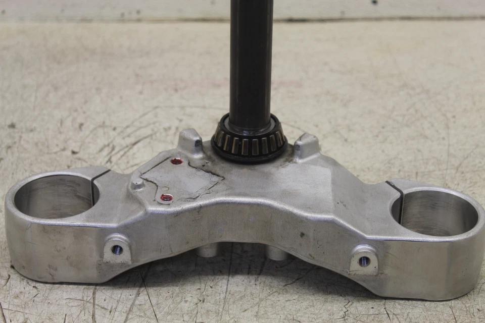 2006 SUZUKI BOULEVARD OEM FRONT FORKS CLAMP LOWER TRIPLE TREE STEM - Image 2 of 4