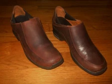 Ariat women's clogs  Size 7 M   Leather  Excellent condition