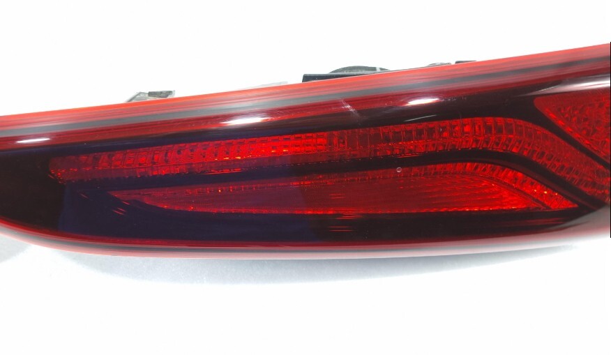 OEM 92404-J9000 Normal LAMP ASSY-REAR COMB INSIDE RH for Hyundai