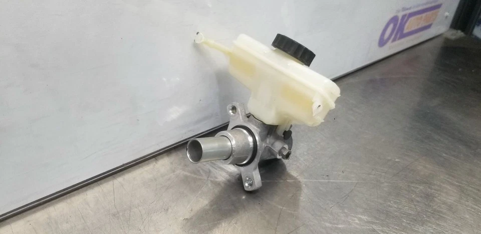 19 MERCEDES BENZ AMG C63 W205 4.0L BRAKE MASTER CYLINDER — 第 3/4 张图片