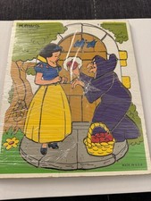 Playskool Walt Disney Snow White 20 Piece Child s Wood Puzzle B26