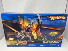 Brand NEW Mattel Hot Wheels Blast & Crash 1:64 Toy Cars Track Set 2006 RARE HTF