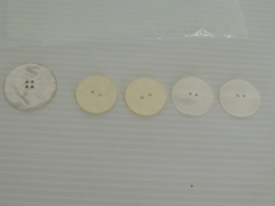 5 Large, medium Mother Pearl Shell Coat Jacket Robe Buttons 1 1/2 " large 1" med - Image 2 of 4