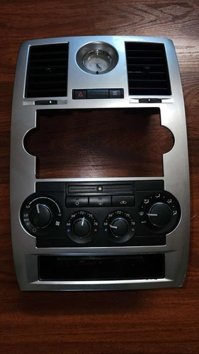 05-07 Chrysler 300 Center Trim Bezel Console HVAC Climate Control AC Clock