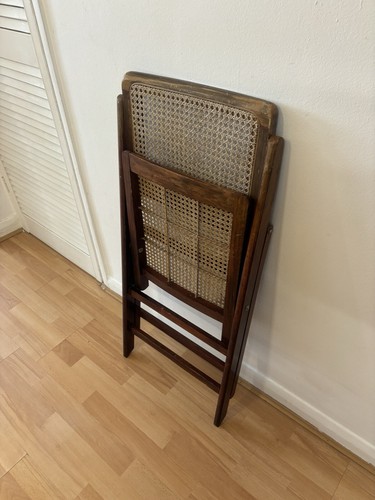 Impresionante silla plegable retro vintage de madera y ratán con diseño de malla vienesa - Imagen 22 de 24