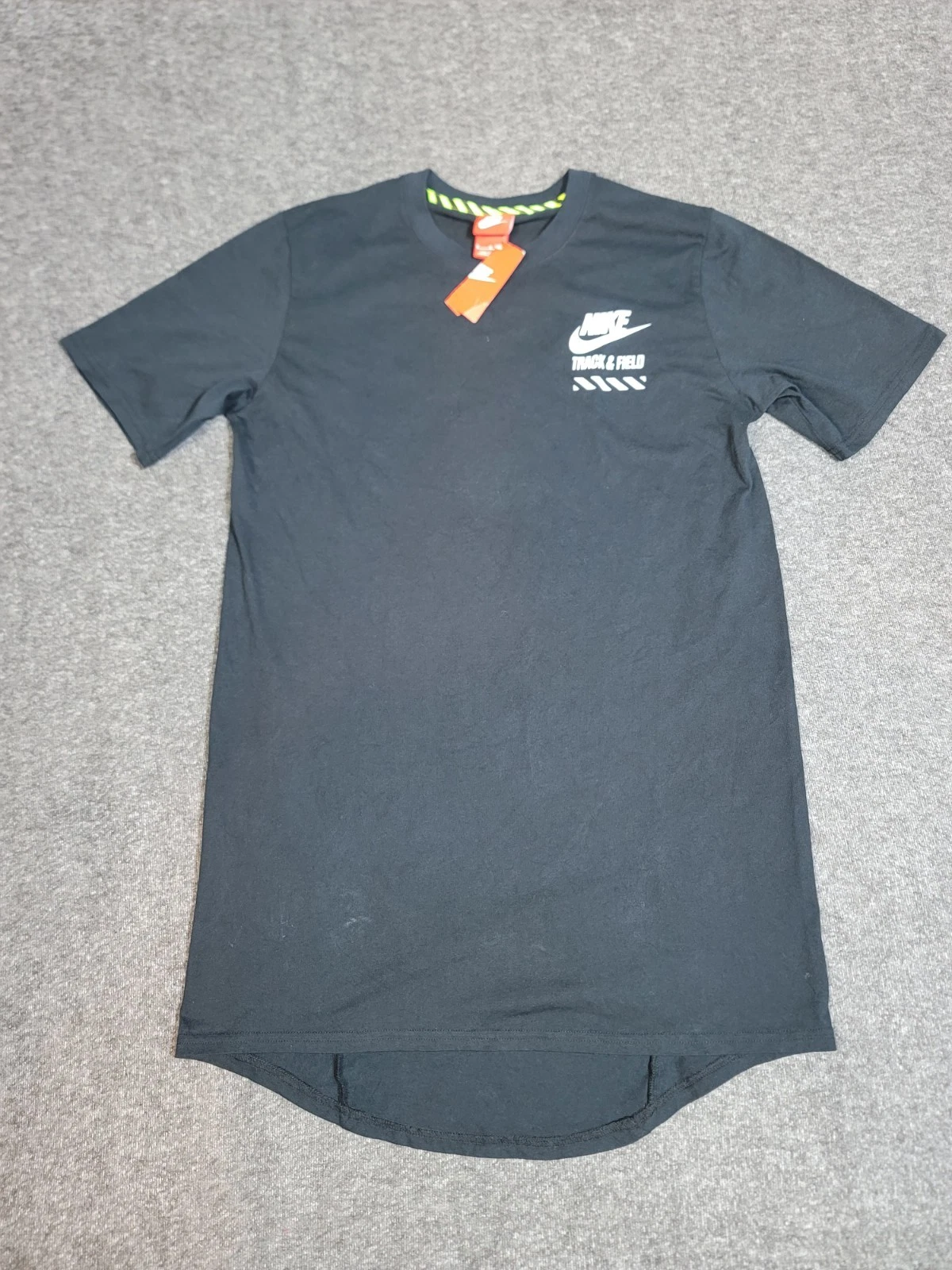 Nike Track & Field Run The Earth T-Shirt Men’s Medium Black Long Scoop Hem NWT
