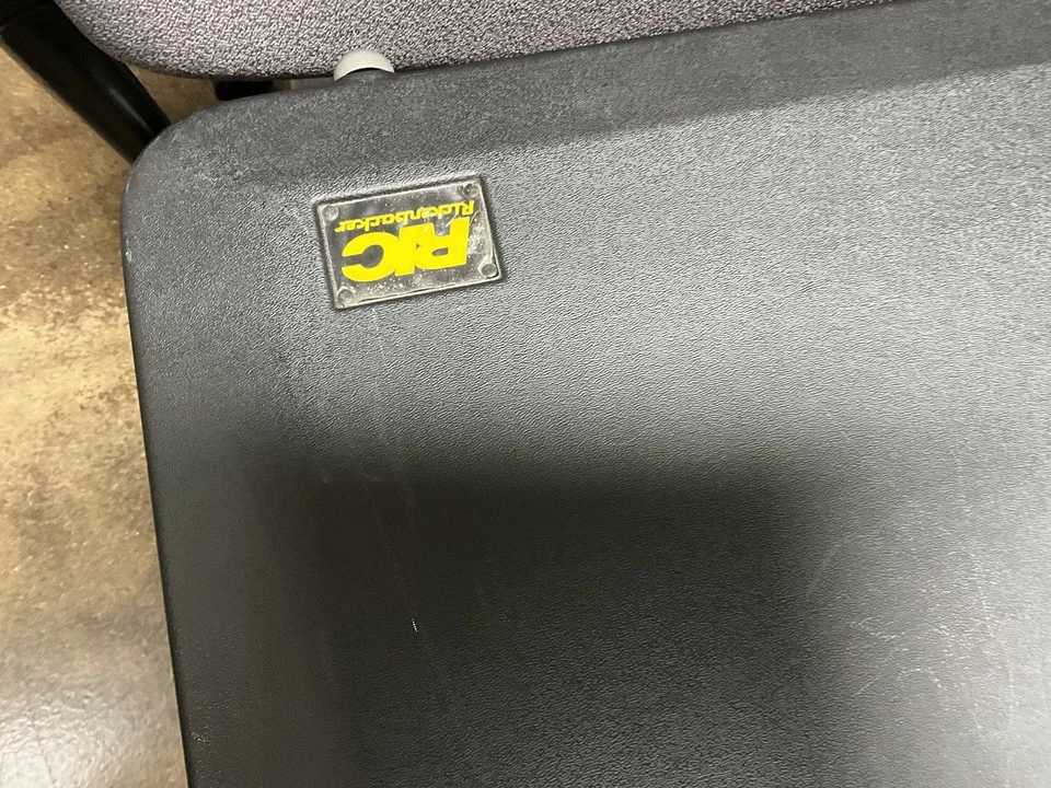 Estuche rígido estándar Rickenbacker 330/360 negro con llave en muy buen estado, sin daños Foto 4 de 4