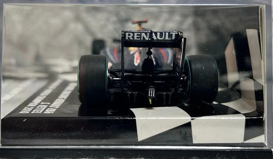 1/43 Minichamps Red Bull RB6 Sebastian Vettel 2010 Abu Dhabi GP Winner F1 - Immagine 3 di 4