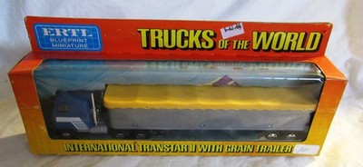 ERTL TRUCKS OF THE WORLD INTERNATIONAL TRANSTAR ll  GRAIN TRAILER  NIB UNPUNCHED