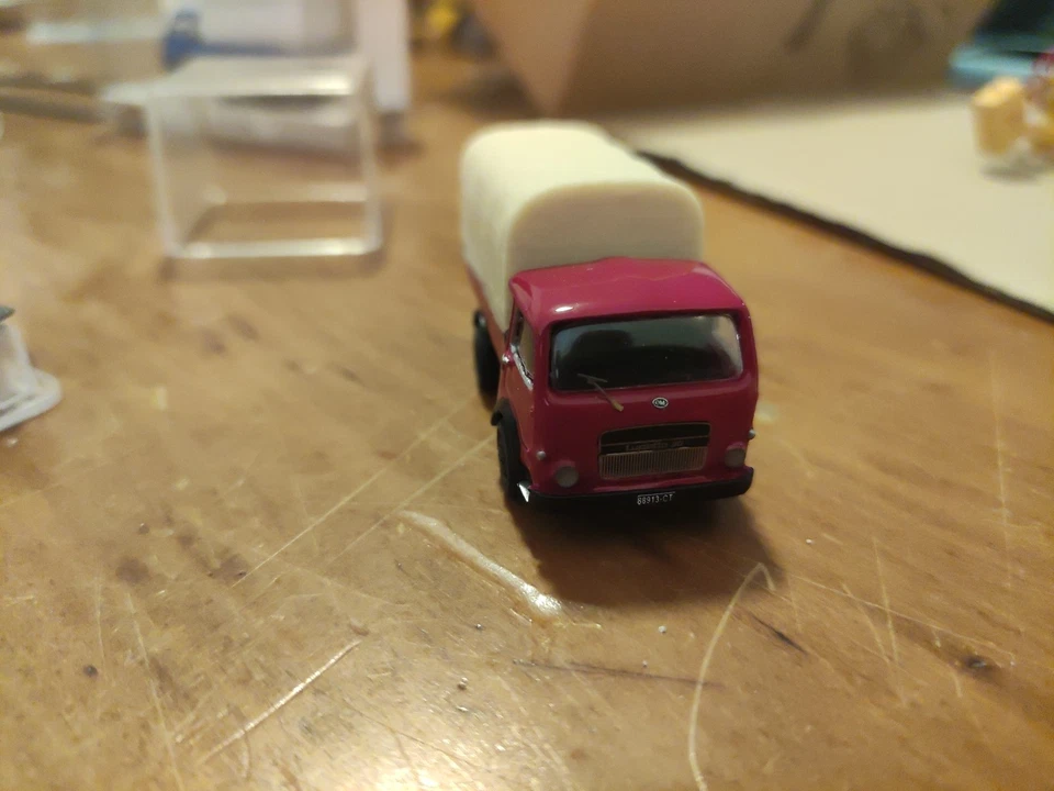 IV MODEL FACTORY 87/20 OM LUPETTO-LEONCINO Rosso CASSONE CON TELO HO 1:87 - Immagine 2 di 4