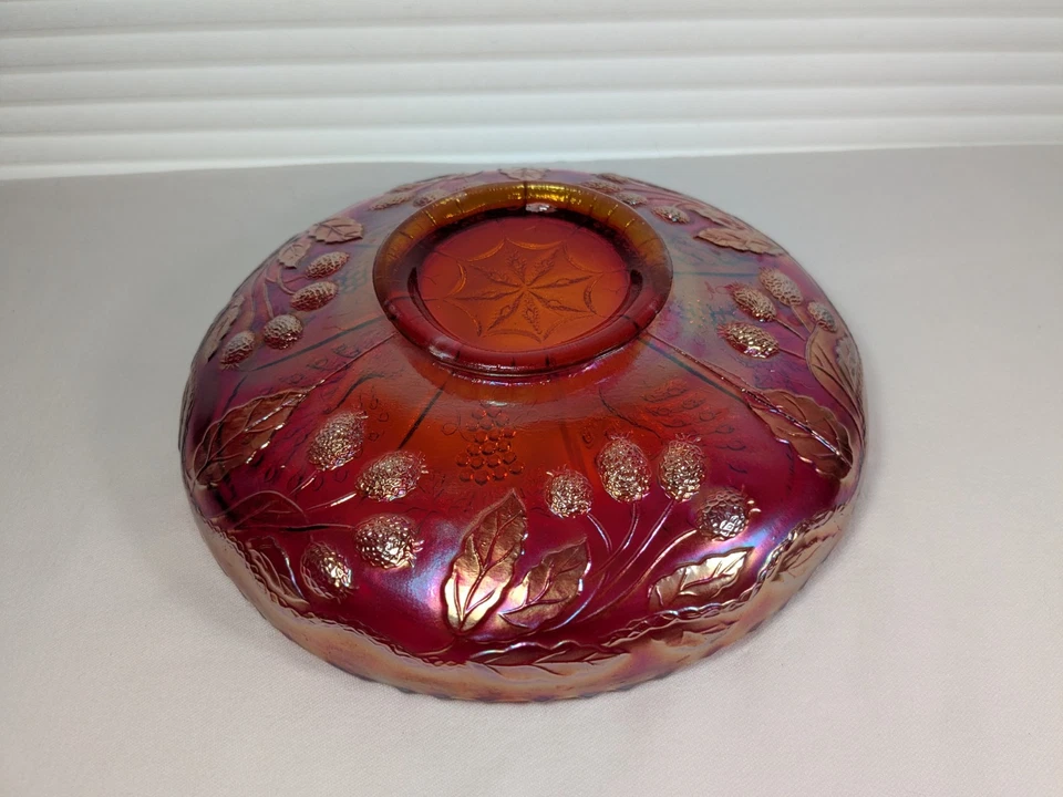 RARE RED FENTON Peacock & Grape Carnival Glass Ruffled Edge Bowl - Image 4 of 4