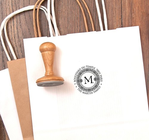 Dirección Estampilla de Goma Nombre de la Familia Monograma Inicial Personalizado, Caja de Regalo Especial - Imagen 4 de 7