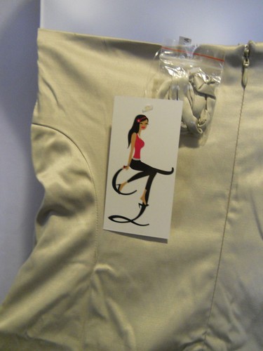 Vestido para mujer Nikibiki mini sin tirantes gris adornado sexy ajustado talla S - Imagen 4 de 4