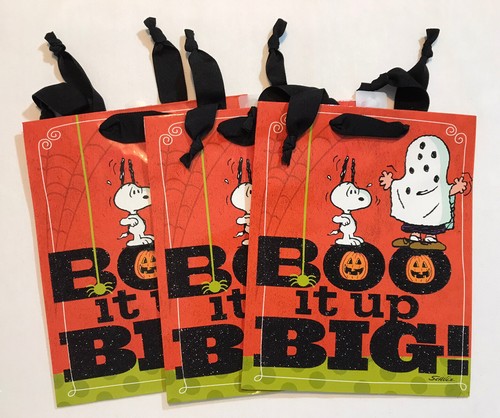 3 HALLMARK Halloween Gift Bags / Trick Or Treat Bags & Stickers PEANUTS - Picture 3 of 6