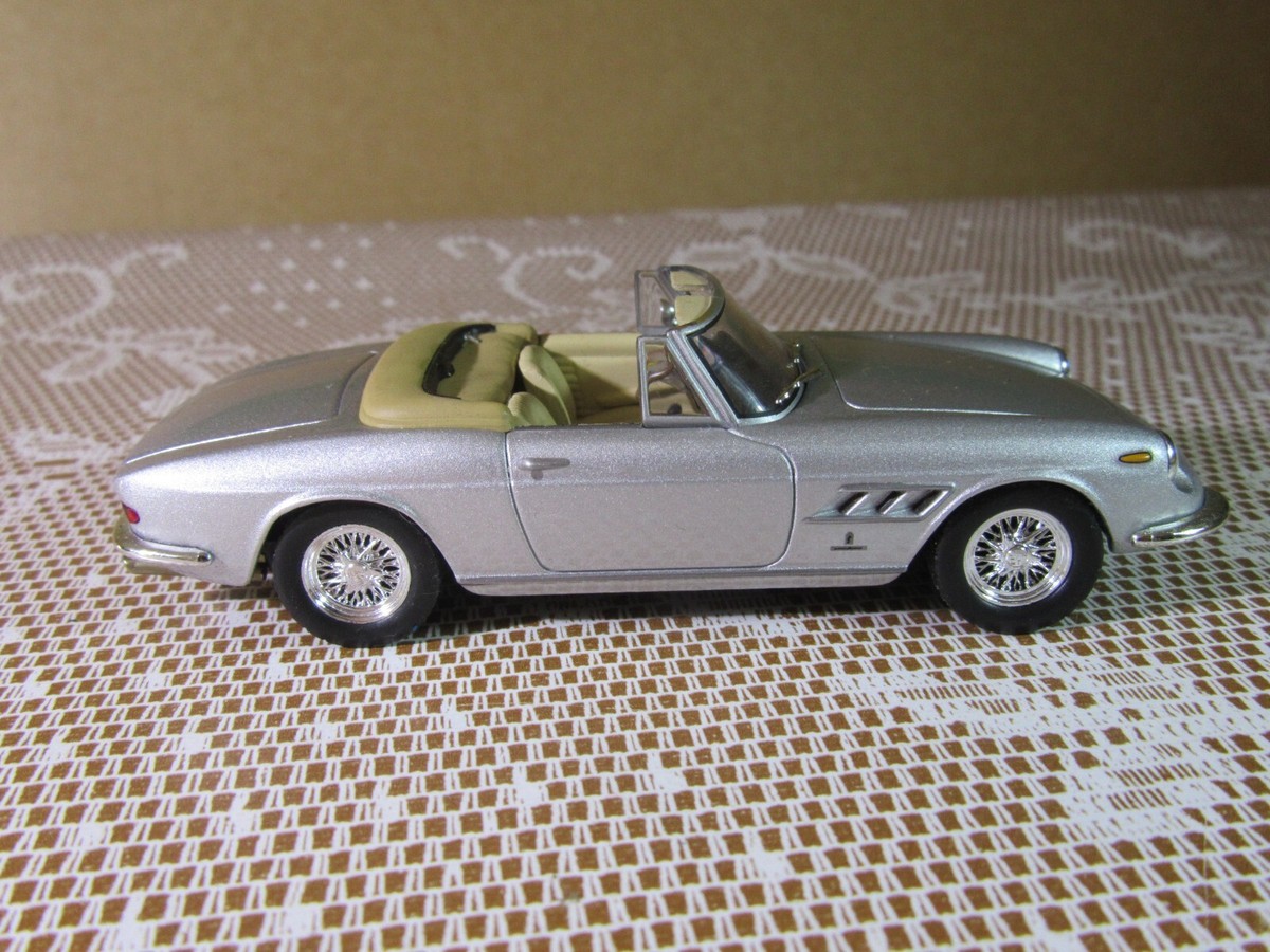269Z IXO Fabbri 30 Ferrari 330 GTS SPIDER 1967 Silver 1:43 269Z IXO Fabbri 30 Ferrari 330 GTS SPIDER 1967 Silver 1:43