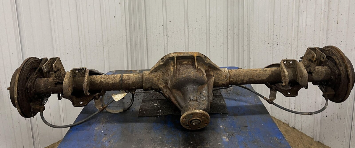 2005 JEEP LIBERTY 3.7 REAR AXLE 135540 MILES 3.73 RATIO CHRYSLER 8