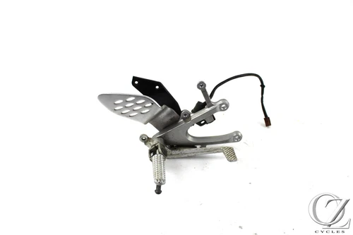 04-06 Yamaha R1 YZF-R1 Right Rearset Foot Rest Peg