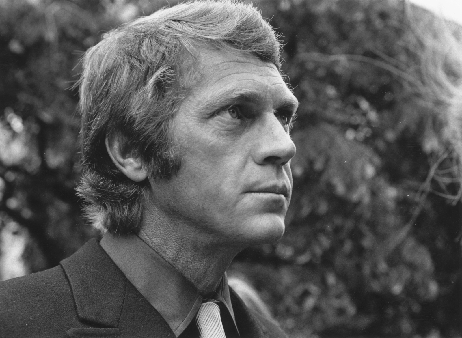 Steve McQueen Watching The Scenery 8x10 Picture Celebrity Print