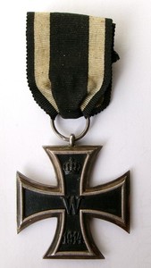 German Iron Cross 2nd class 1914 medal maker marked LW - nice quality