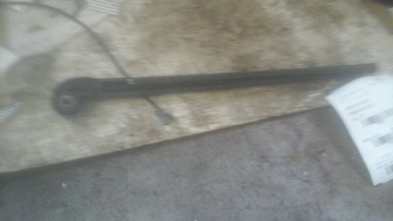 Brazo limpiaparabrisas trasero AUdi A3 2011 montado en puerta levadiza Foto 2 de 4