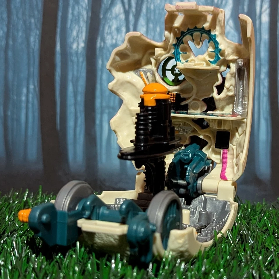 MIGHTY MAX (Bluebird, 1994) Vintage CYBER SKULL Doom Zone SOMENTE CONCHA Autêntico - Imagem 2 de 4