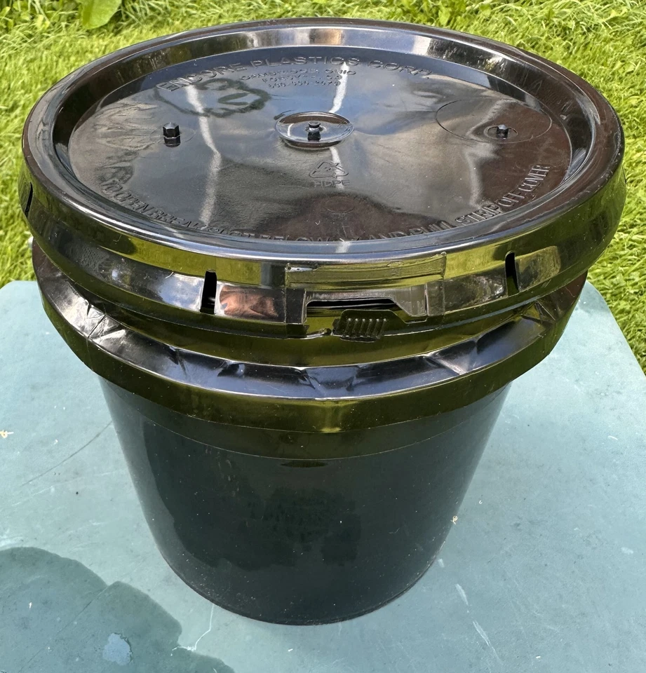 Food Grade 1 Gallon Plastic Pail & Lid - Image 3 of 3