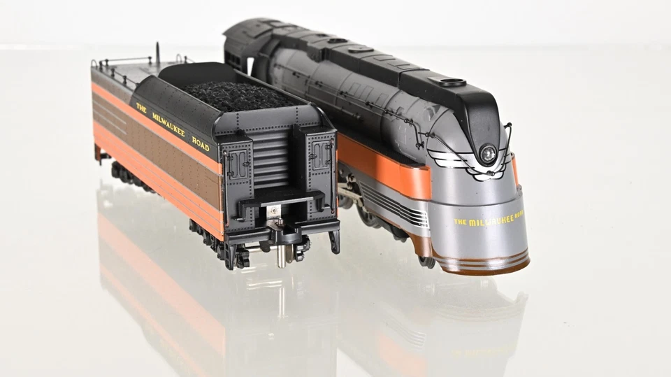 Rivarossi 4-6-4 Hudson F-7 Milwaukee Road 100 HO scale - Image 2 of 4