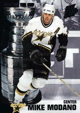 2002-03 Pacific Quest for the Cup Raising the Cup #4 Mike Modano
