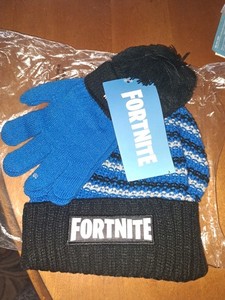 Fortnight Boys Winter Hat And Gloves Set