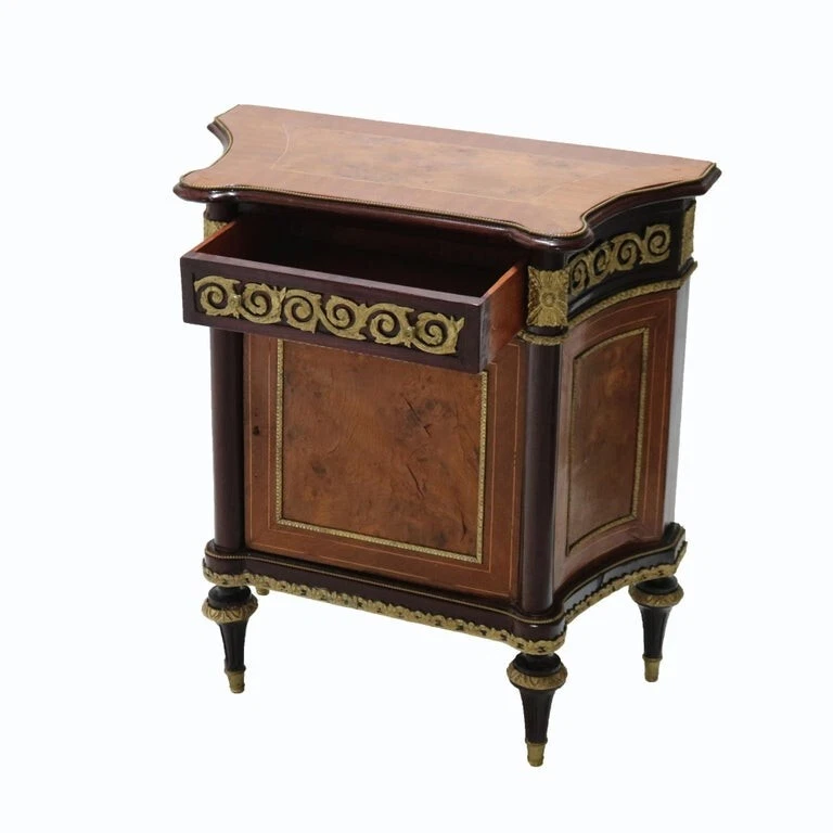 Французский боковой шкаф Louis XVI из палисандра, королевского дерева и ормолу 20 века - Изображение 2 из 4