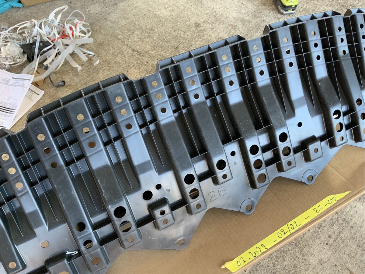 2018-2019 Toyota Prius C ABSORBER FRONT LOWER BUMPER 52618-52110