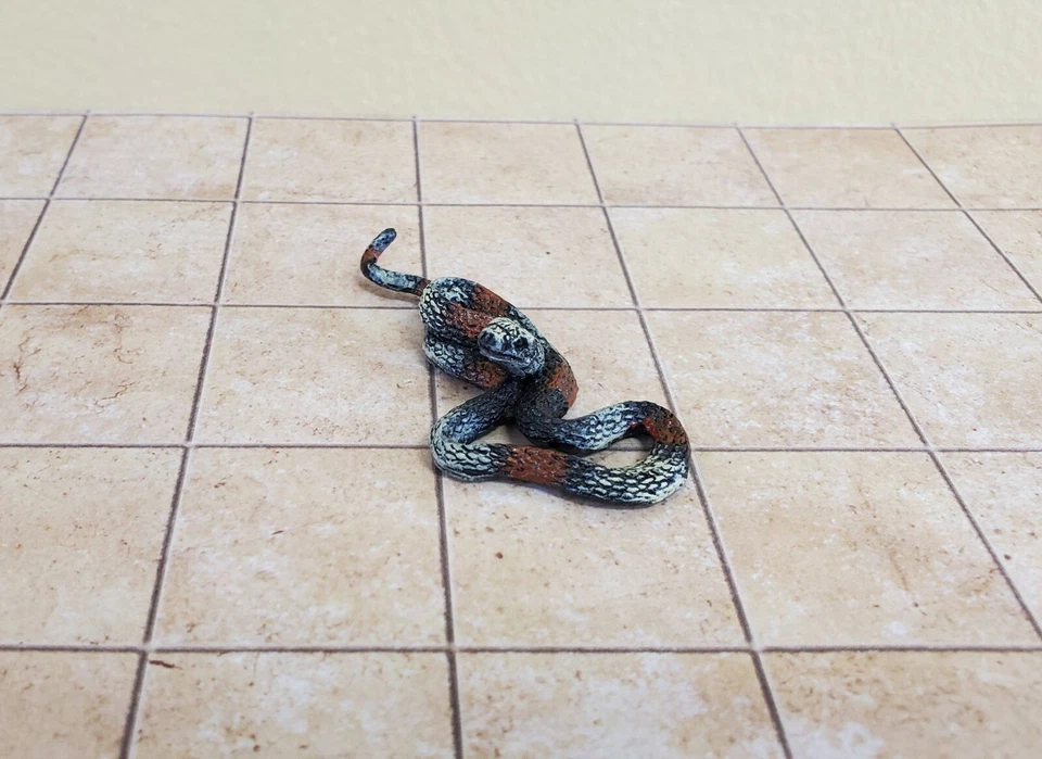 Casa de Muñecas Miniatura Serpiente Anillada Hognose Escala 1:12 Mascota Animal Halcón Minis Foto 3 de 4