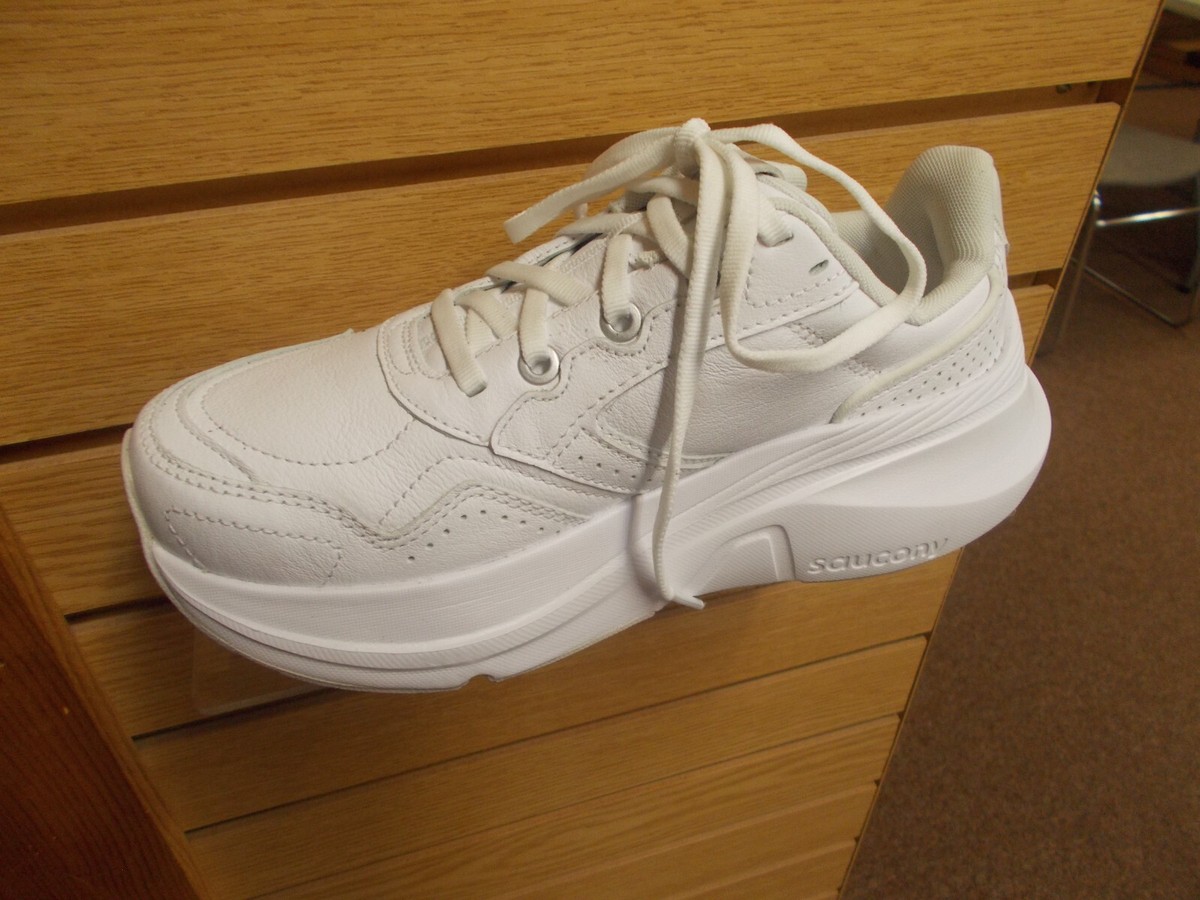 SAUCONY WOMEN display picture 2
