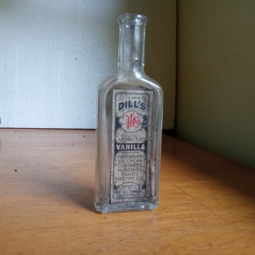 DILL'S EXTRACT VANILLA FOR FLAVORING NORRISTOWN,PA 100 YR OLD LABELED BOTTLE