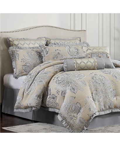 Luxurious Queen Comforter Set 